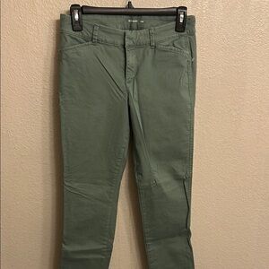 Old Navy Woman Forest Green Pixie Pants Trousers Size 0